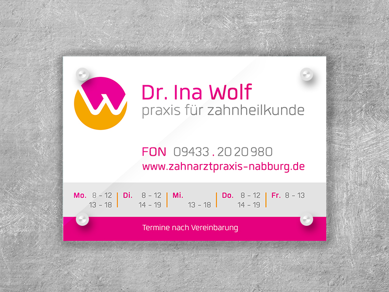 Zahnaztpraxis Dr. Ina Wolf in Nabburg Beschilderung